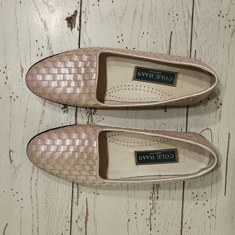 Cole Haan ladies loafer size 7 1/2 B 7.5 B beige